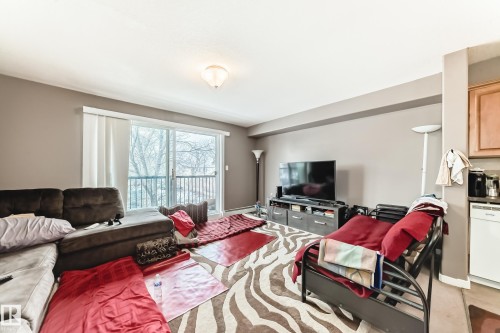 203 11827 105 Street, Edmonton, AB - Indoor Photo Showing Living Room
