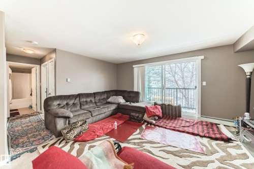 203 11827 105 Street, Edmonton, AB - Indoor Photo Showing Living Room