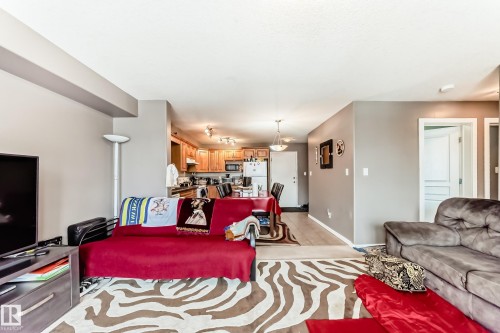 203 11827 105 Street, Edmonton, AB - Indoor Photo Showing Living Room