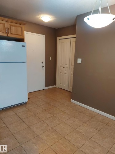 203 11827 105 Street, Edmonton, AB - Indoor Photo Showing Kitchen