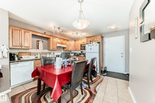 203 11827 105 Street, Edmonton, AB - Indoor Photo Showing Kitchen