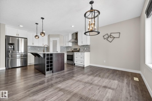 433 Meadowview Drive, Fort Saskatchewan, AB - Indoor Photo Showing Kitchen With Stainless Steel Kitchen With Upgraded Kitchen