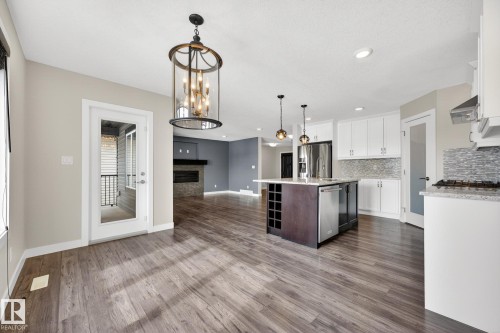 433 Meadowview Drive, Fort Saskatchewan, AB - Indoor Photo Showing Kitchen With Upgraded Kitchen