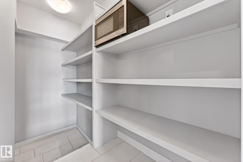 433 Meadowview Drive, Fort Saskatchewan, AB - Indoor With Storage