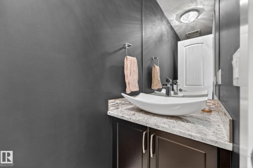 433 Meadowview Drive, Fort Saskatchewan, AB - Indoor Photo Showing Bathroom