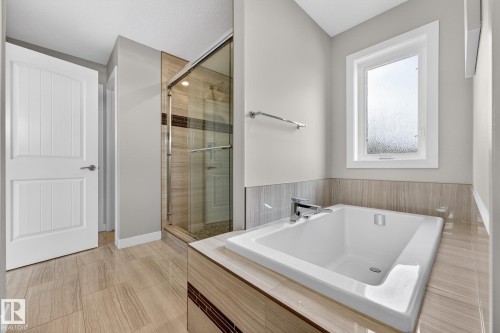 433 Meadowview Drive, Fort Saskatchewan, AB - Indoor Photo Showing Bathroom