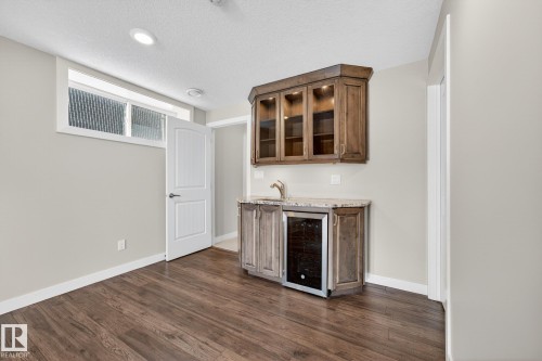 433 Meadowview Drive, Fort Saskatchewan, AB - Indoor Photo Showing Kitchen