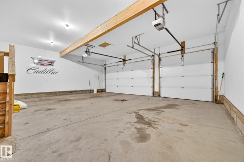 433 Meadowview Drive, Fort Saskatchewan, AB - Indoor Photo Showing Garage