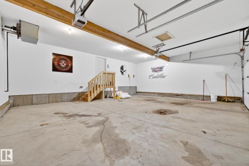 433 Meadowview Drive, Fort Saskatchewan, AB - Indoor Photo Showing Garage