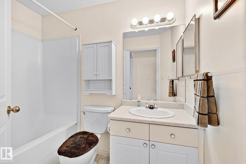 2 Creekside Way, Spruce Grove, AB - Indoor Photo Showing Bathroom