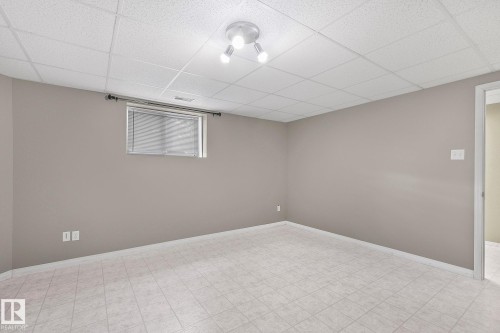 2 Creekside Way, Spruce Grove, AB - Indoor Photo Showing Other Room