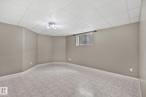 2 Creekside Way, Spruce Grove, AB - Indoor Photo Showing Other Room