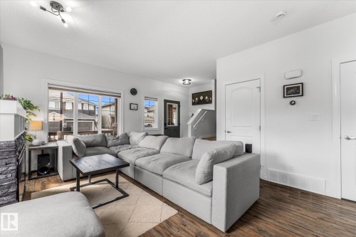 1 Currant Crescent, Fort Saskatchewan, AB - Indoor Photo Showing Living Room
