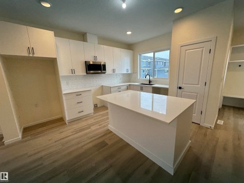 1092 MCLEOD Avenue  Spruce Grove, AB T7X 4G8