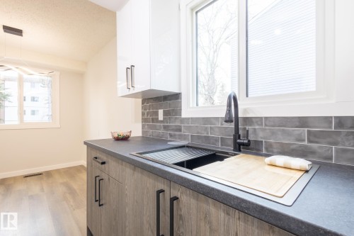 5446 144B Avenue, Edmonton, AB - Indoor Photo Showing Kitchen