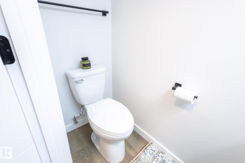 5446 144B Avenue, Edmonton, AB - Indoor Photo Showing Bathroom