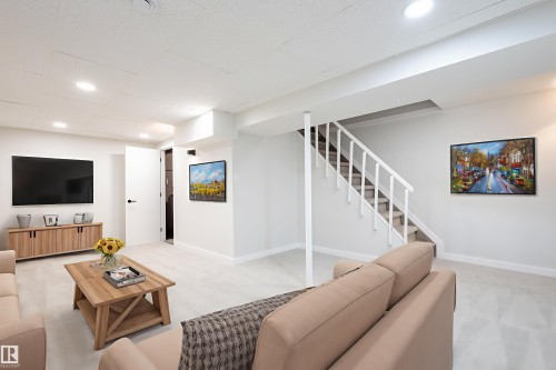 5446 144B Avenue, Edmonton, AB - Indoor Photo Showing Other Room