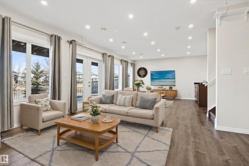 15856 13 Avenue, Edmonton, AB - Indoor Photo Showing Living Room
