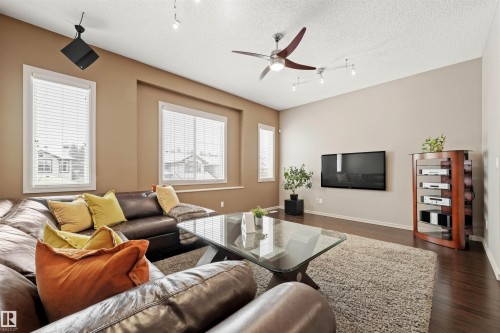 304 79 Street, Edmonton, AB - Indoor Photo Showing Living Room