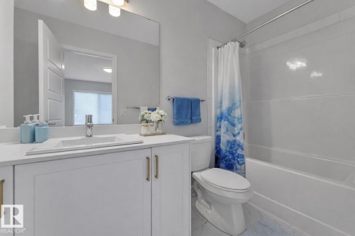 3861 Chrustawka Place, Edmonton, AB - Indoor Photo Showing Bathroom