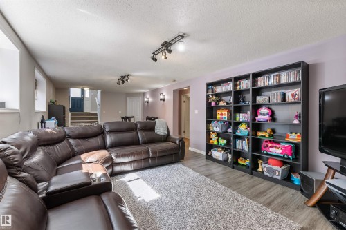 21 Dubonnet Way, St. Albert, AB - Indoor Photo Showing Living Room
