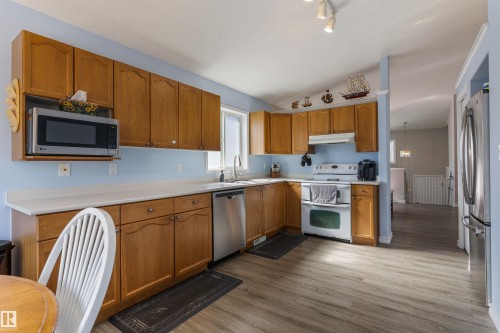 21 Dubonnet Way, St. Albert, AB - Indoor Photo Showing Kitchen