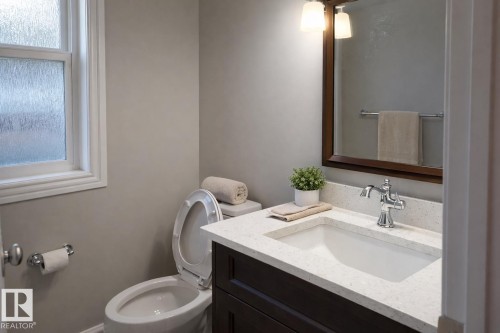 11903 37 Street, Edmonton, AB - Indoor Photo Showing Bathroom