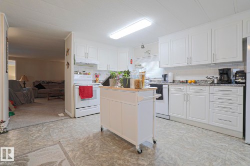 43 Maple Ridge Drive, Edmonton, AB - Indoor Photo Showing Kitchen
