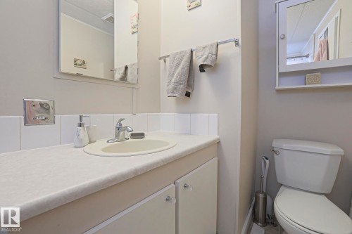 43 Maple Ridge Drive, Edmonton, AB - Indoor Photo Showing Bathroom