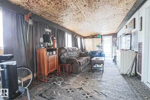 43 Maple Ridge Drive, Edmonton, AB - Indoor