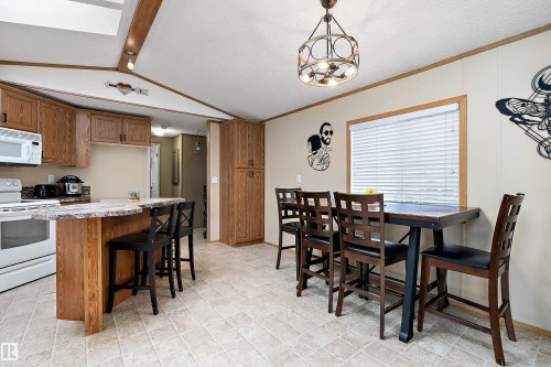 3 Sunset Boulevard, Spruce Grove, AB - Indoor