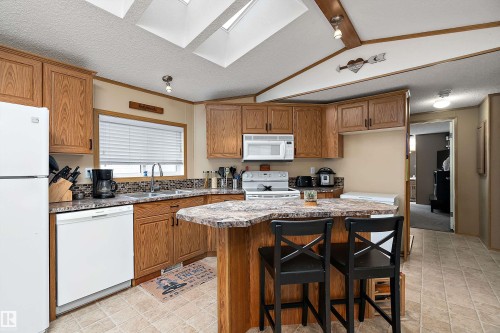 3 Sunset Boulevard, Spruce Grove, AB - Indoor Photo Showing Kitchen With Double Sink
