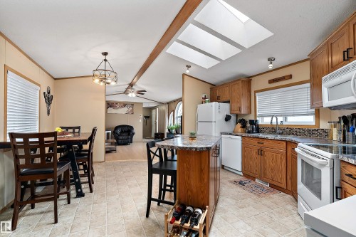 3 Sunset Boulevard, Spruce Grove, AB - Indoor