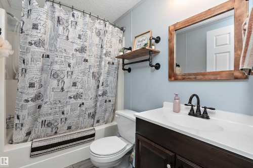 3 Sunset Boulevard, Spruce Grove, AB - Indoor Photo Showing Bathroom