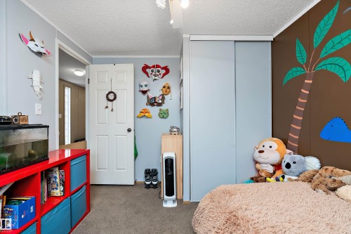 3 Sunset Boulevard, Spruce Grove, AB - Indoor Photo Showing Bedroom