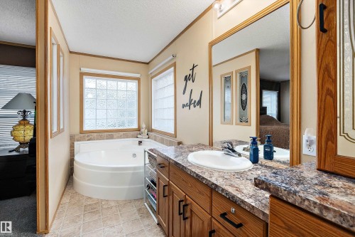 3 Sunset Boulevard, Spruce Grove, AB - Indoor Photo Showing Bathroom