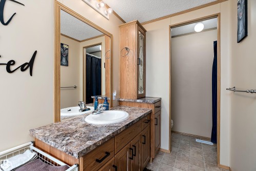 3 Sunset Boulevard, Spruce Grove, AB - Indoor Photo Showing Bathroom