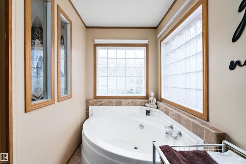 3 Sunset Boulevard, Spruce Grove, AB - Indoor Photo Showing Bathroom