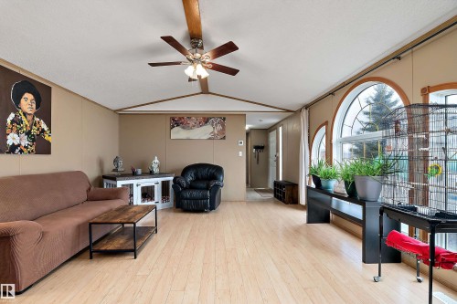 3 Sunset Boulevard, Spruce Grove, AB - Indoor Photo Showing Other Room