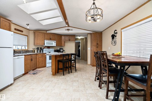 3 Sunset Boulevard, Spruce Grove, AB - Indoor