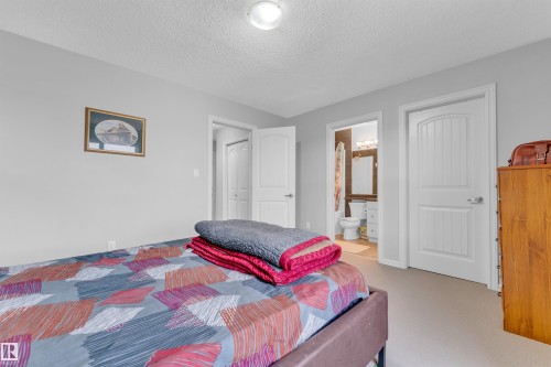 This room features light grey walls and a ceiling light fixture - 607 Allard Boulevard, Edmonton, AB - Indoor Photo Showing Bedroom