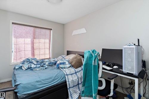 6934 19A Avenue, Edmonton, AB - Indoor Photo Showing Bedroom