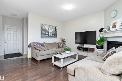 6934 19A Avenue, Edmonton, AB - Indoor Photo Showing Living Room