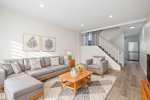 130 Callingwood Two, Edmonton, AB - Indoor Photo Showing Living Room