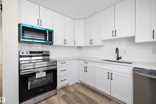 130 Callingwood Two, Edmonton, AB - Indoor Photo Showing Kitchen