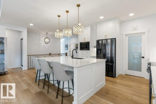 26 Red Crest Way, St. Albert, AB - Indoor Photo Showing Kitchen With Upgraded Kitchen