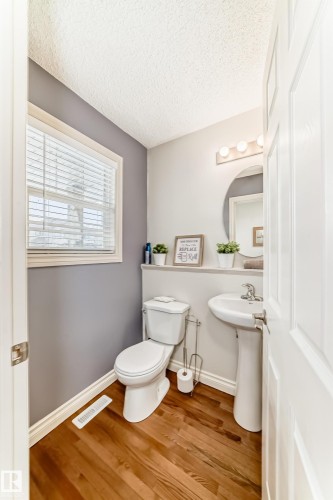 main floor - 2 Hartwick Loop, Spruce Grove, AB - Indoor Photo Showing Bathroom