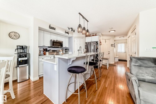 2 Hartwick Loop, Spruce Grove, AB - Indoor Photo Showing Kitchen