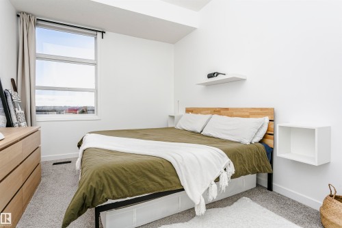 503 9503 101 Avenue, Edmonton, AB - Indoor Photo Showing Bedroom