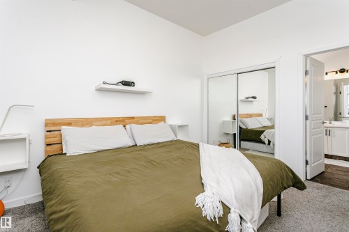 503 9503 101 Avenue, Edmonton, AB - Indoor Photo Showing Bedroom